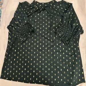 NWT (No Tags) Forest Green & Gold Fleur-de-Lis Blouse-3X-Lightweight fabric
